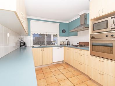 14 Hawaii Road, Jurien Bay WA 6516