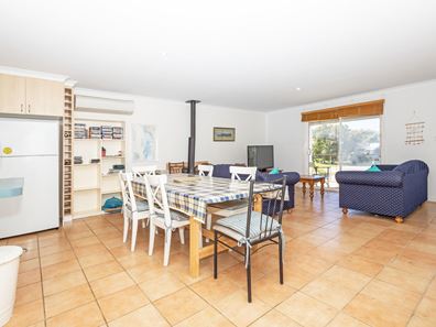 14 Hawaii Road, Jurien Bay WA 6516