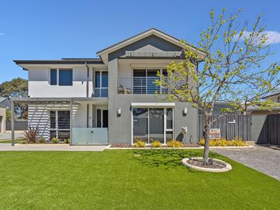 4 Portland Pass, Meadow Springs WA 6210