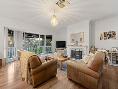 73 Bromfield Drive, Kelmscott WA 6111