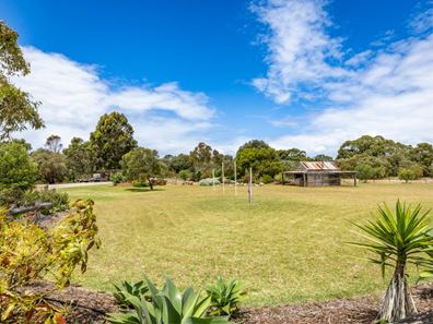 92 Home Road, Robinson WA 6330