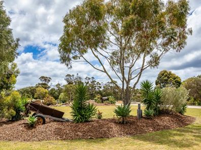 92 Home Road, Robinson WA 6330