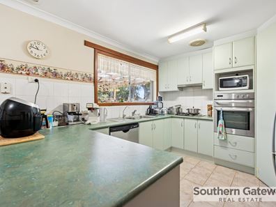 7 Mandfield Way, Parmelia WA 6167