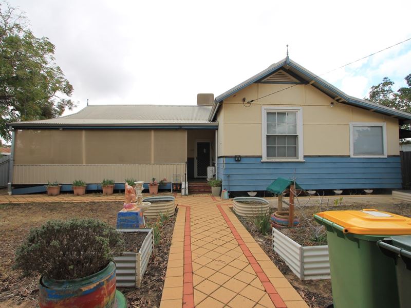 56 Coronation St, Merredin WA 6415
