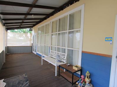 56 Coronation St, Merredin WA 6415