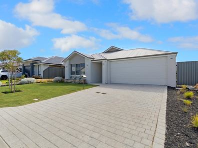 11 Coloration Road, Eglinton WA 6034