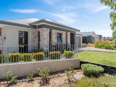 21 Edmonton Parade, Bushmead WA 6055