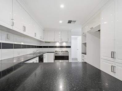 4 Logpine Crescent, Camillo WA 6111