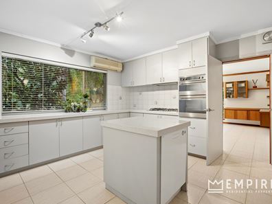 2 Storrs Place, Winthrop WA 6150