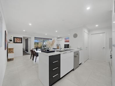 33 Plunkett Turn, Canning Vale WA 6155