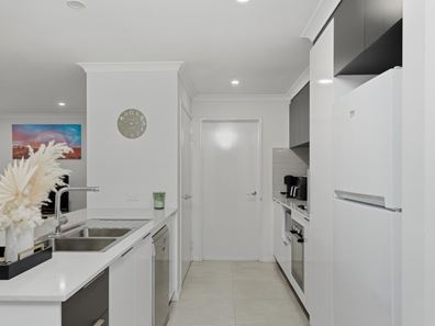 33 Plunkett Turn, Canning Vale WA 6155