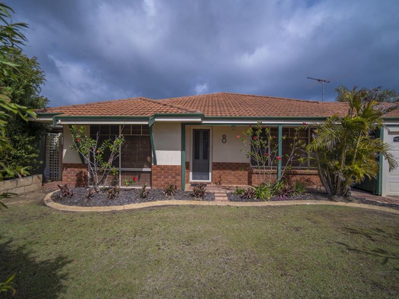 8 Stonehaven Parade, Kinross