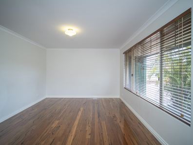 8 Stonehaven Parade, Kinross WA 6028