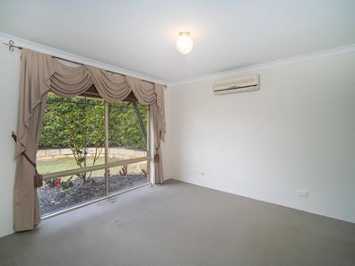 8 Stonehaven Parade, Kinross WA 6028