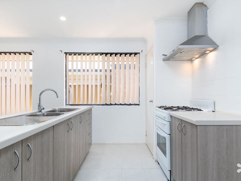 4 Verdant Crescent, Seville Grove WA 6112