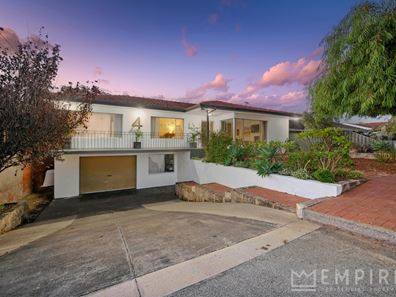 4 Fitzwater Way, Spearwood WA 6163