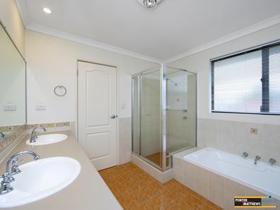 28D Pearl Road, Cloverdale WA 6105