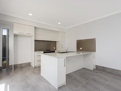4 Pomorie Road, Madora Bay WA 6210