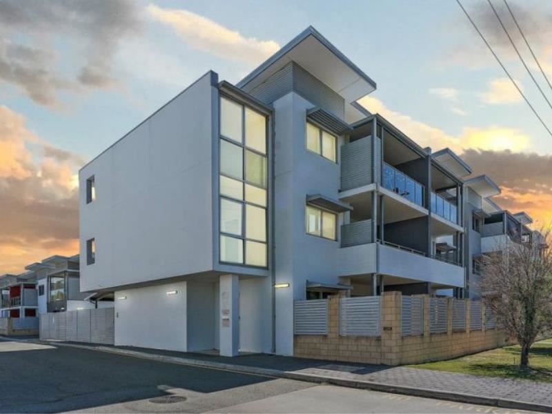 lot 1 27/7 Streatham Street, Beckenham WA 6107