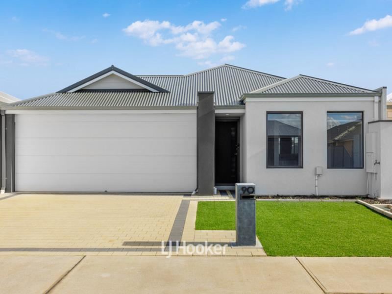90 Carnelian Avenue, Australind WA 6233