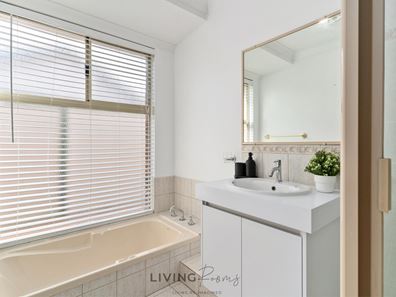 Room/2  17 Limonite Circuit, Forrestfield WA 6058