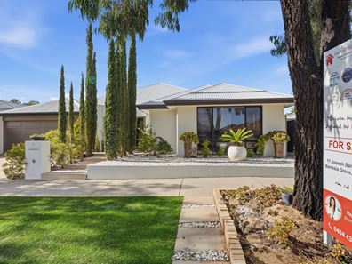 11 Joseph Banks Boulevard, Banksia Grove WA 6031
