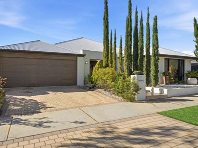 11 Joseph Banks Boulevard, Banksia Grove WA 6031