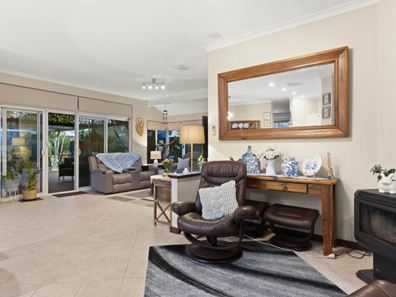 120 Balladong Loop, Carramar WA 6031