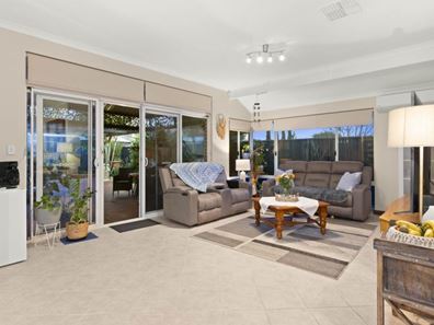 120 Balladong Loop, Carramar WA 6031