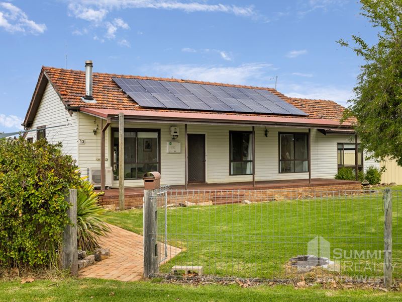 13 Hackett Road, Harvey WA 6220