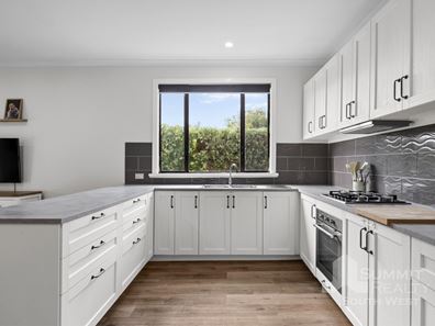 13 Hackett Road, Harvey WA 6220