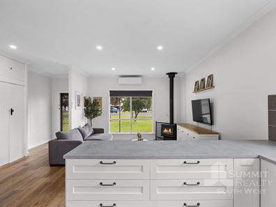 13 Hackett Road, Harvey WA 6220