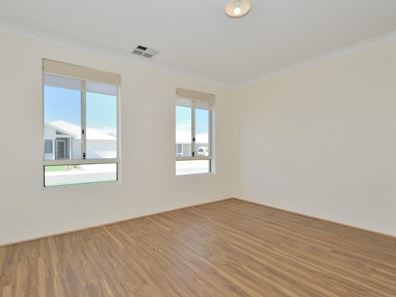 24 Serpens St, Bennett Springs WA 6063