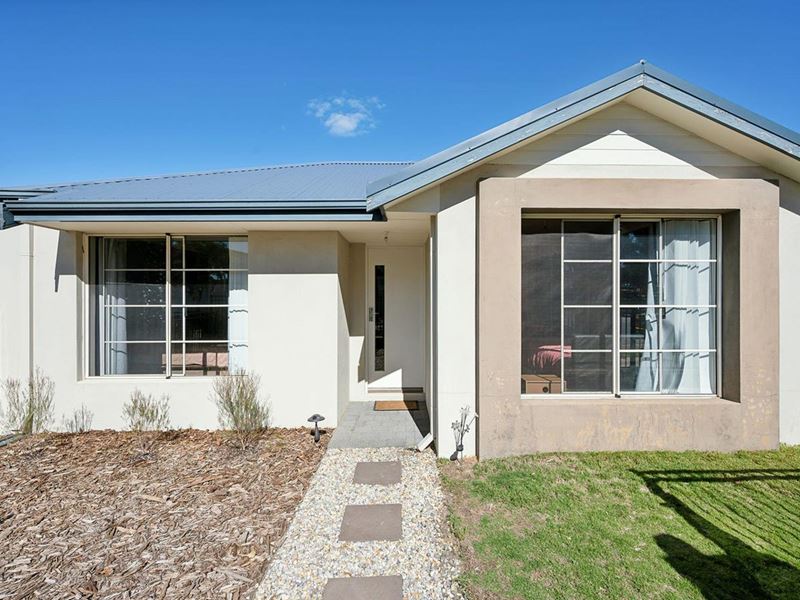 128 Lake Valley Drive, Lakelands