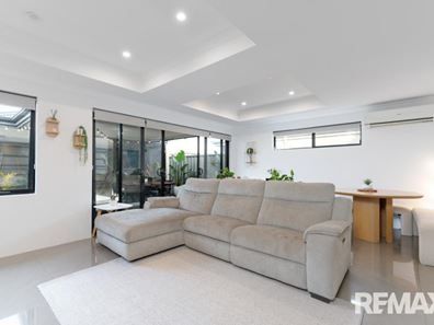 43 Roulettes Parade, Clarkson WA 6030