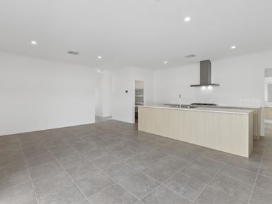 8 Killarney Street, Yanchep WA 6035