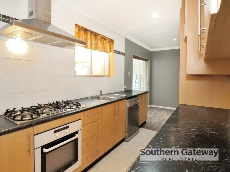 18 Barron Way, Orelia WA 6167