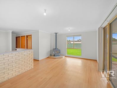 16 Seville Way, Orana WA 6330
