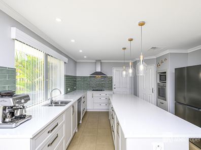 25 Edgecombe  Pass, Aveley WA 6069