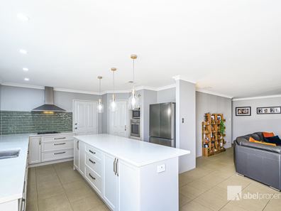 25 Edgecombe  Pass, Aveley WA 6069