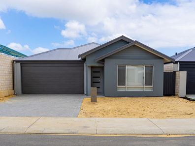 73 Gippsland Parade, Champion Lakes WA 6111