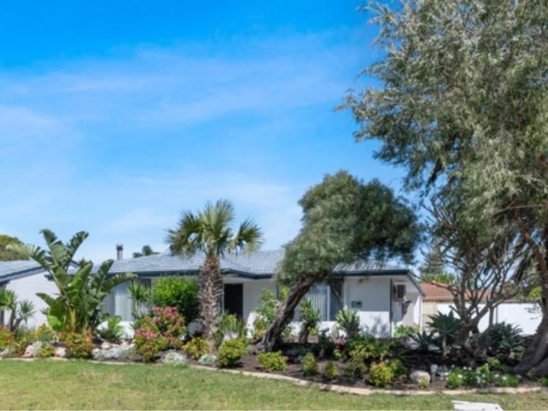 35 Elderberry Circle, Halls Head WA 6210