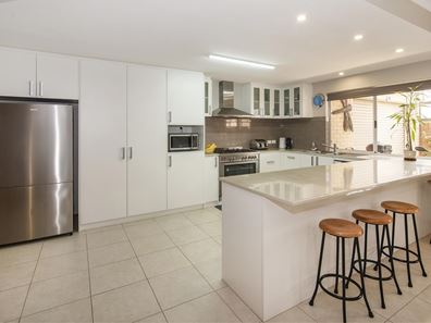 8 Stockyard Lane, Geographe WA 6280
