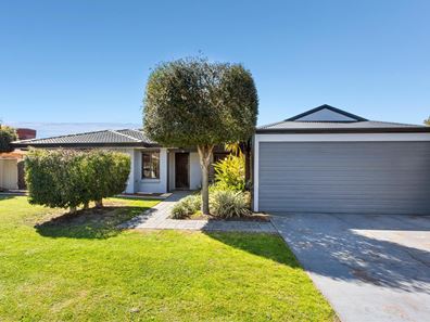 23 Forest Lakes Drive, Thornlie WA 6108