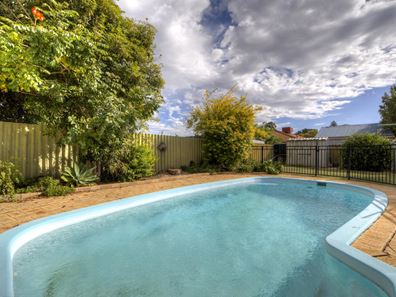 32 Woodlupine Court, Forrestfield WA 6058