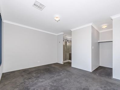 1 Claymore Place, Piara Waters WA 6112