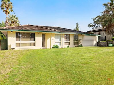 5 Sparkes Court, Girrawheen WA 6064