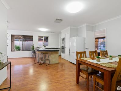 17 Chisholm Circle, Seville Grove WA 6112