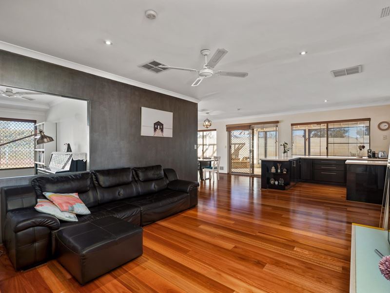 4 Terrace Lane, Canning Vale WA 6155