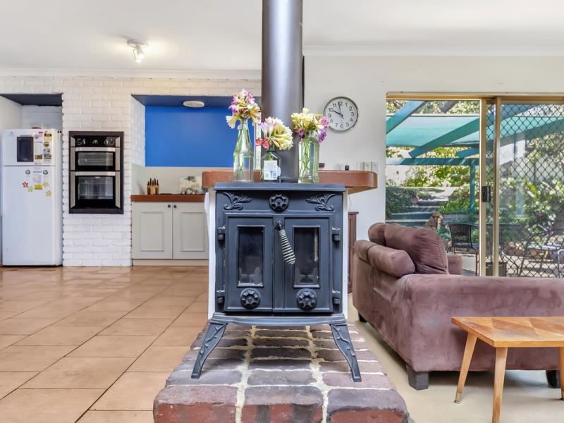 6 Newstead Close, Halls Head WA 6210